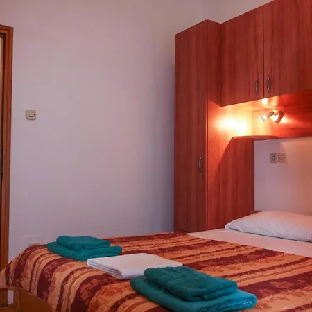 Suzy Apartment Vantacici